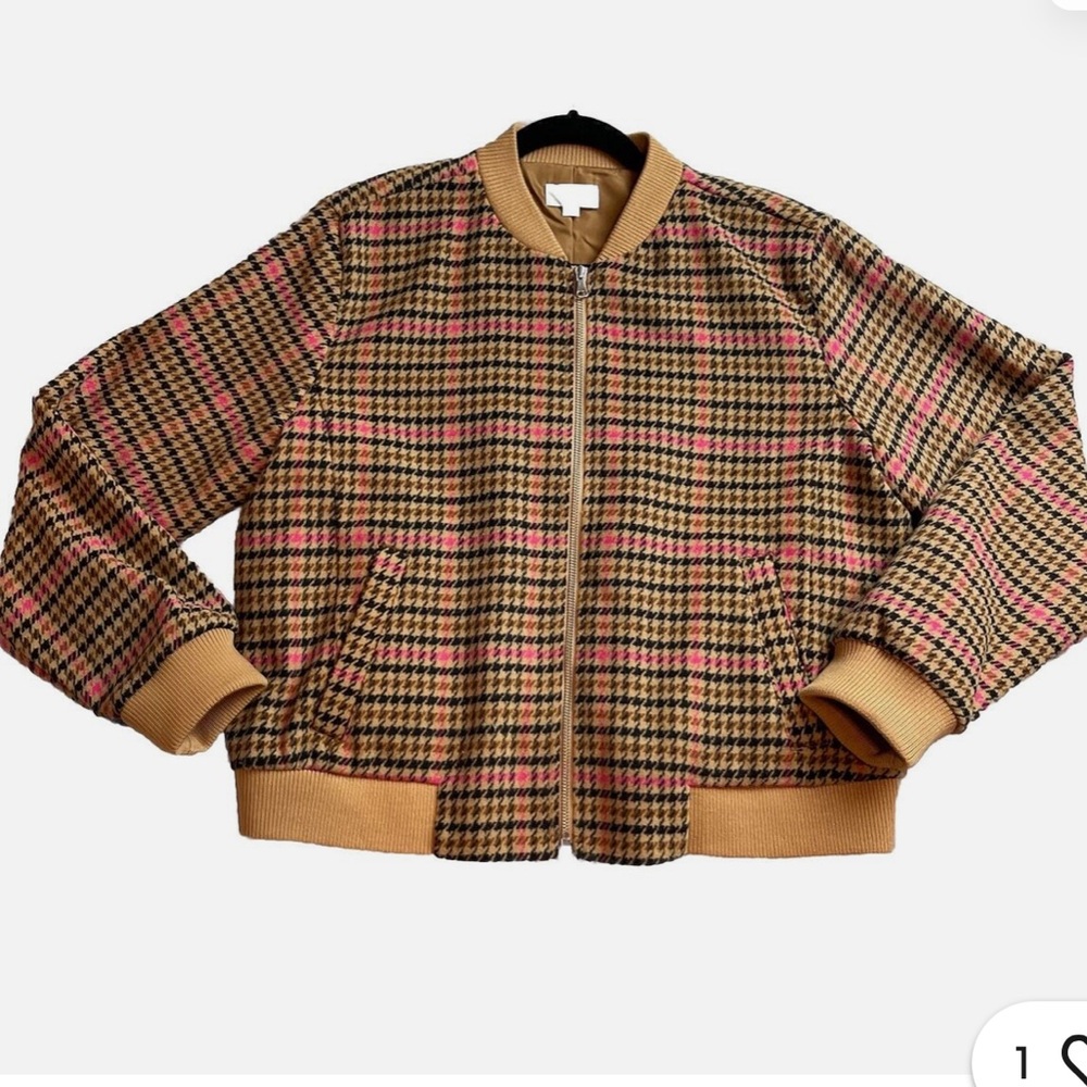 Spring clean out sale!! Loft plaid zip up bomber jacket. Camel with black/pink